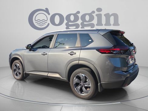 Certified 2026 Nissan Rogue SV w/ SV Premium Package FWD image 3