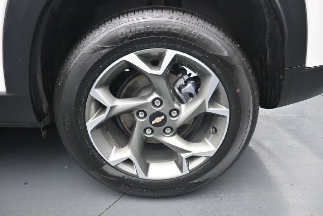 Used 2025 Chevrolet Trax LT FWD image 10