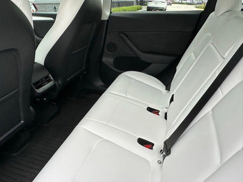 Used 2022 Tesla Model Y Long Range image 29