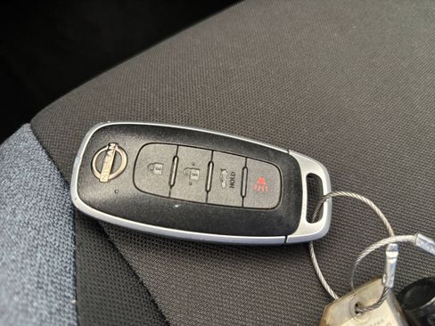 Used 2025 Nissan Versa SV FWD image 21