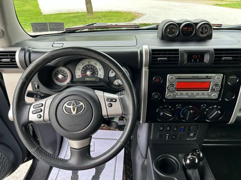 Used 2013 Toyota FJ Cruiser 4WD w/ Upgrade Pkg image 20