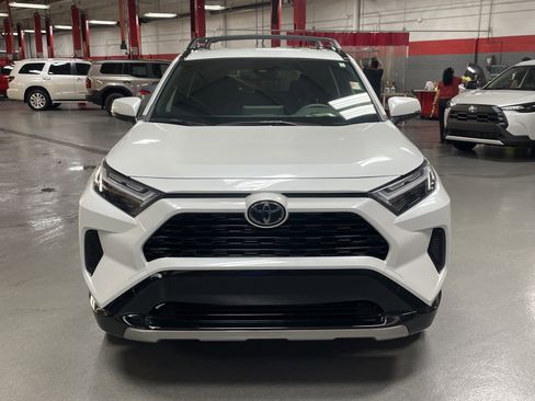 Used 2025 Toyota RAV4 SE image 3