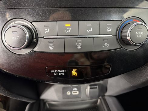 Used 2018 Nissan Rogue S image 20