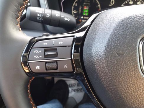 Used 2025 Honda Pilot TrailSport image 23