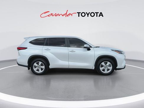 Used 2023 Toyota Highlander L image 9