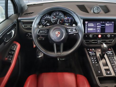 Certified 2024 Porsche Macan AWD/4WD image 13