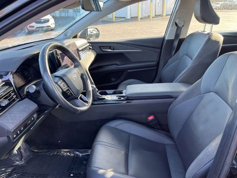 Used 2025 Toyota Camry XLE w/ Premium Package image 8