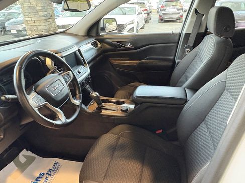 Used 2018 GMC Acadia SLE image 22