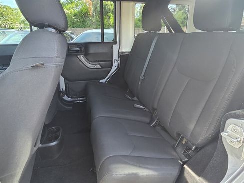 Used 2018 Jeep Wrangler Unlimited Sport S AWD/4WD image 15