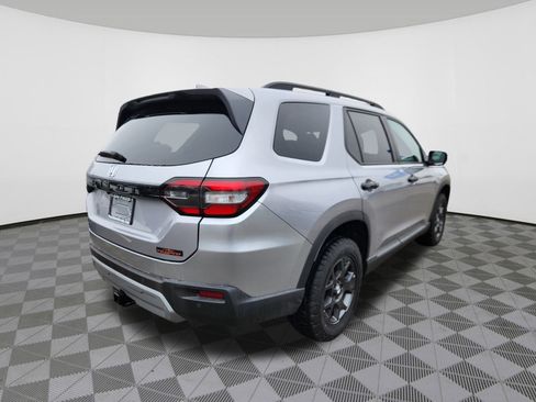 New 2025 Honda Pilot TrailSport image 4
