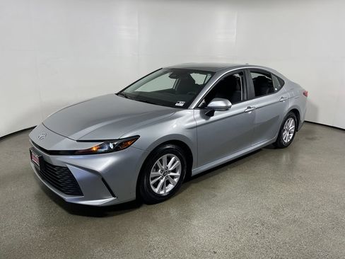 Used 2025 Toyota Camry LE FWD image 7
