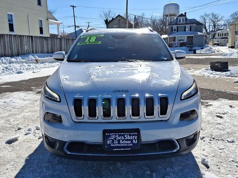 Used 2018 Jeep Cherokee Limited AWD/4WD image 2