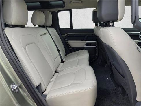 Used 2024 Land Rover Defender 110 SE image 19