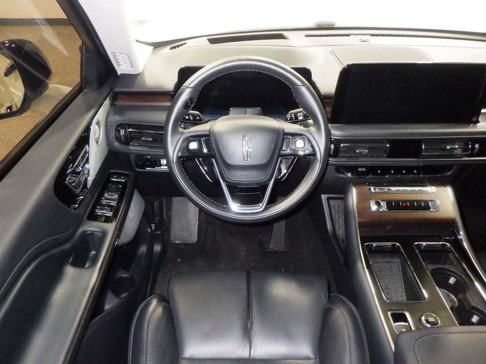Used 2025 Lincoln Aviator Reserve w/ Equipment Group 201A AWD/4WD image 9