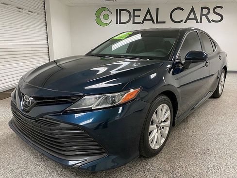 Used 2018 Toyota Camry LE image 1
