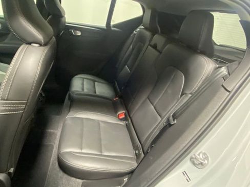 Used 2025 Volvo XC40 B5 Plus image 14