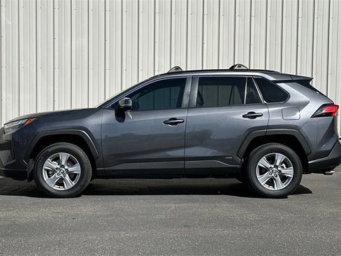 Used 2022 Toyota RAV4 XLE image 8