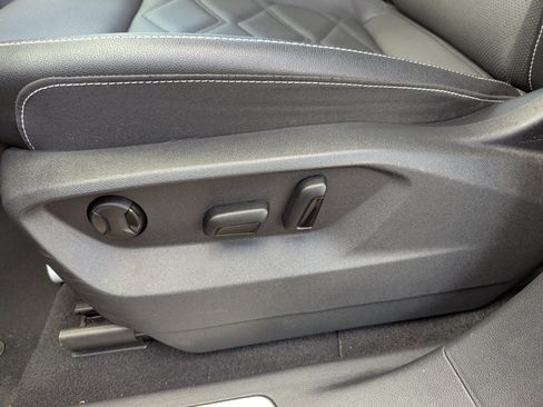 Used 2025 Volkswagen Atlas SE image 20