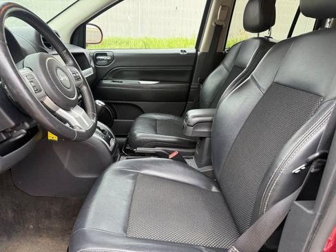 Used 2016 Jeep Compass Latitude FWD image 7