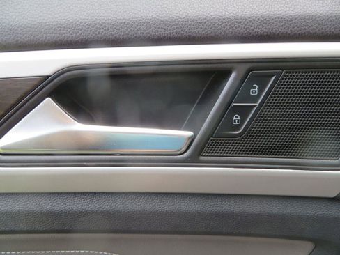 Used 2021 Volkswagen Atlas SE image 24