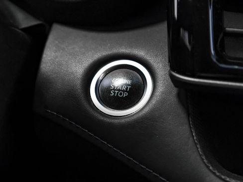 Used 2020 Toyota Highlander L FWD image 16