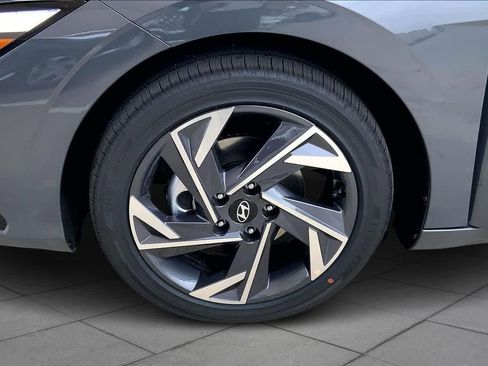 New 2026 Hyundai Elantra Limited FWD image 11