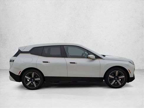 Used 2025 BMW iX xDrive50 w/ Premium Package AWD/4WD image 4