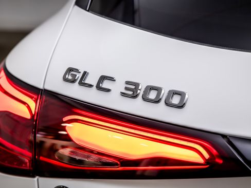 Used 2025 Mercedes-Benz GLC 300 image 32