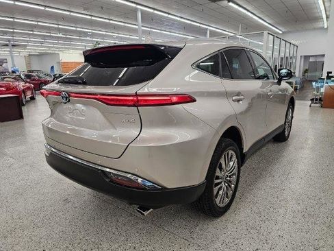 Used 2023 Toyota Venza XLE AWD/4WD image 4