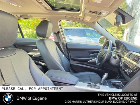 Used 2018 BMW 320i xDrive Sedan w/ Convenience Package AWD/4WD image 11