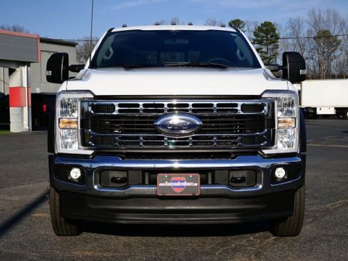 Used 2024 Ford F550 XL DRW 4X4 / V8 Diesel / Paylo image 5