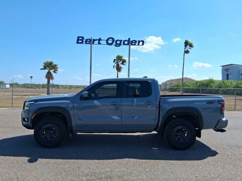 Used 2025 Nissan Frontier PRO-4X AWD/4WD image 3