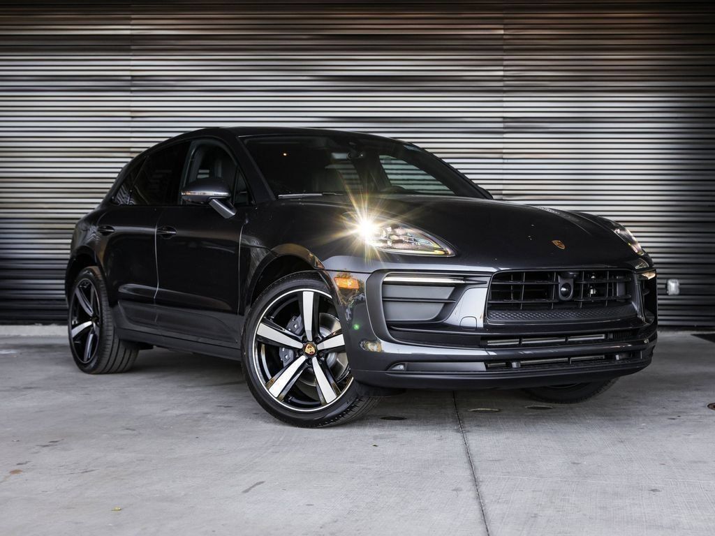 Certified 2026 Porsche Macan AWD/4WD image 9