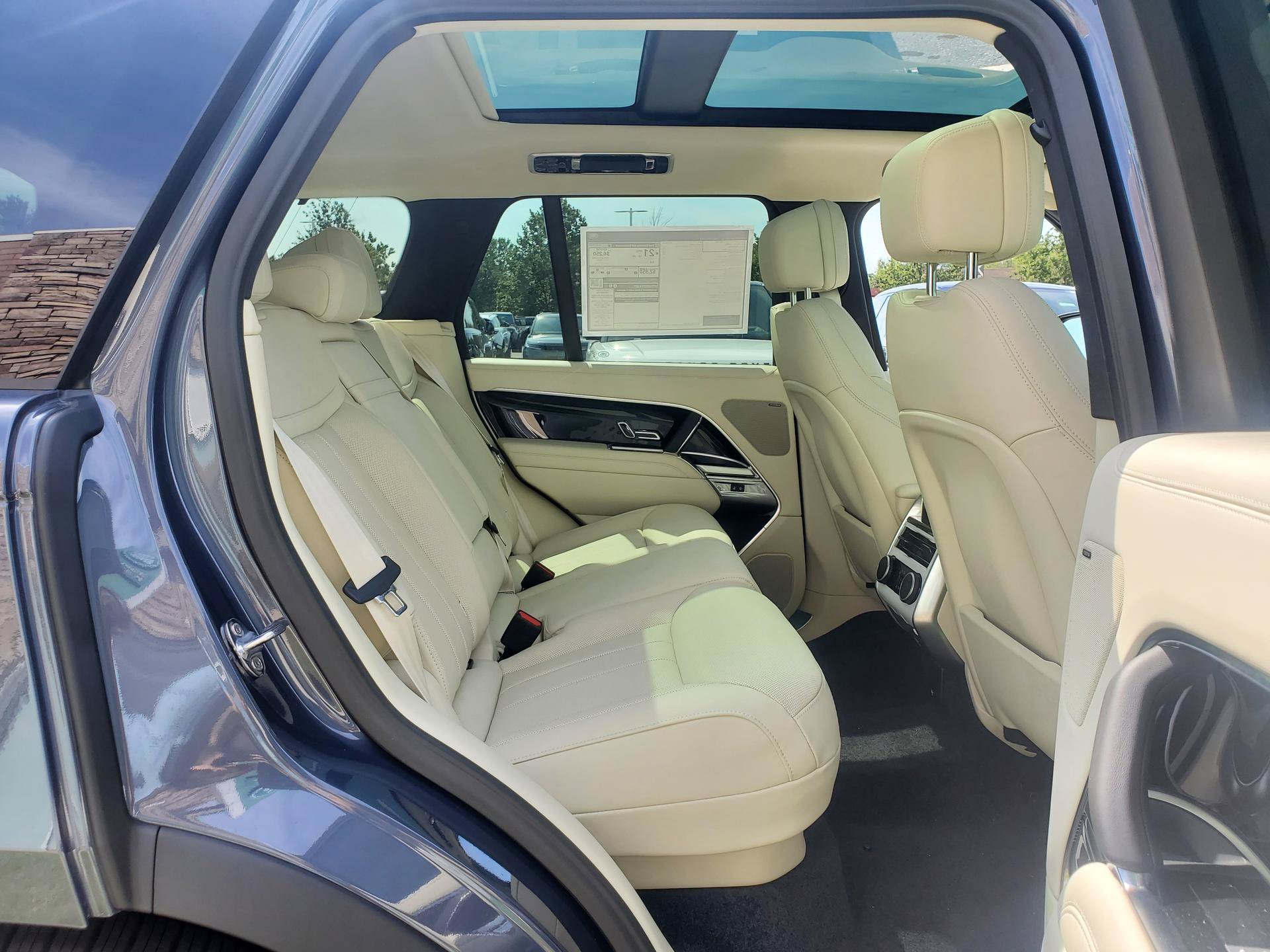 New 2026 Land Rover Range Rover SE AWD/4WD image 17