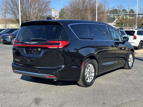 Used 2024 Chrysler Pacifica Touring-L image 20
