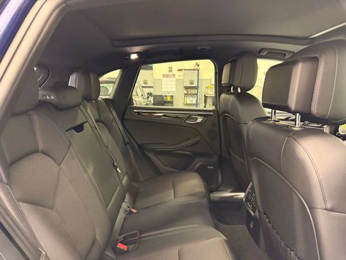 Used 2022 Porsche Macan w/ Premium Package image 26