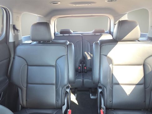 Used 2023 GMC Acadia SLT image 32