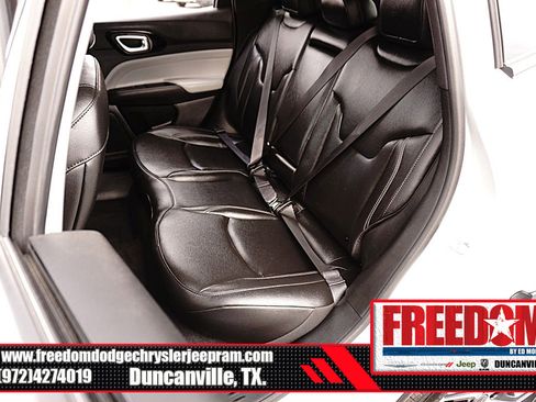 Certified 2025 Jeep Compass Limited image 14