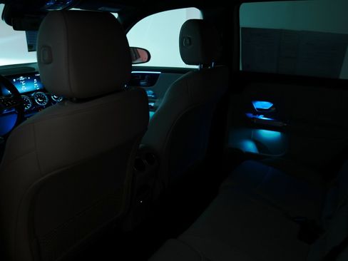 Used 2025 Mercedes-Benz GLB 250 4MATIC image 42