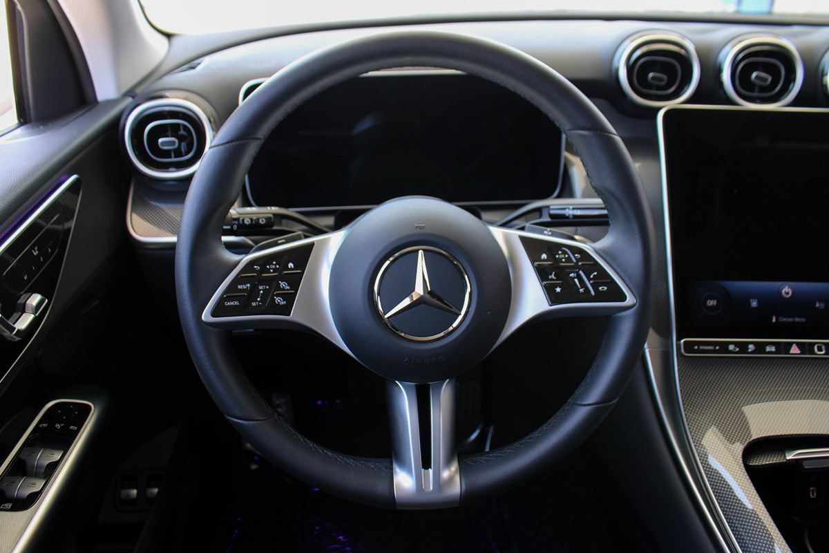 Used 2025 Mercedes-Benz GLC 350e 4MATIC image 26