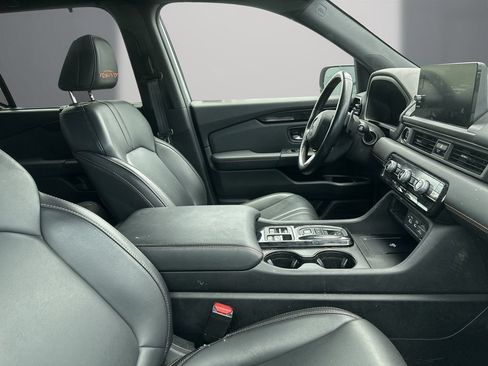 Used 2024 Honda Pilot TrailSport image 8