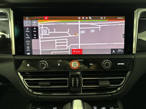 Certified 2025 Porsche Macan image 23