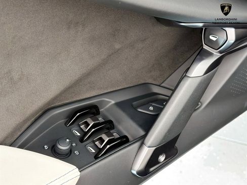 Used 2024 Lamborghini Revuelto AWD/4WD image 43