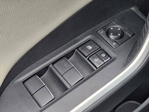 Used 2021 Toyota RAV4 Limited image 31