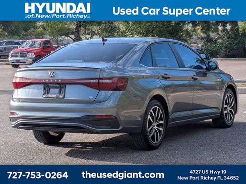 Used 2025 Volkswagen Jetta SE image 5