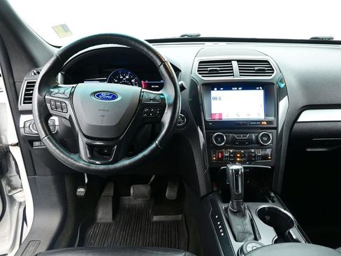 Used 2017 Ford Explorer XLT w/ Equipment Group 202A image 16