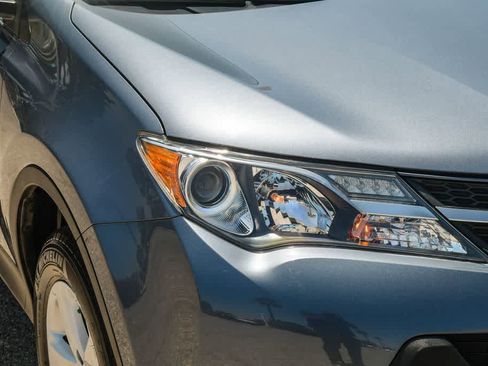 Used 2013 Toyota RAV4 XLE FWD image 4