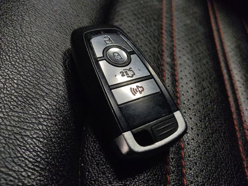 Used 2018 Ford Fusion SE w/ Fusion SE Technology Package FWD image 32