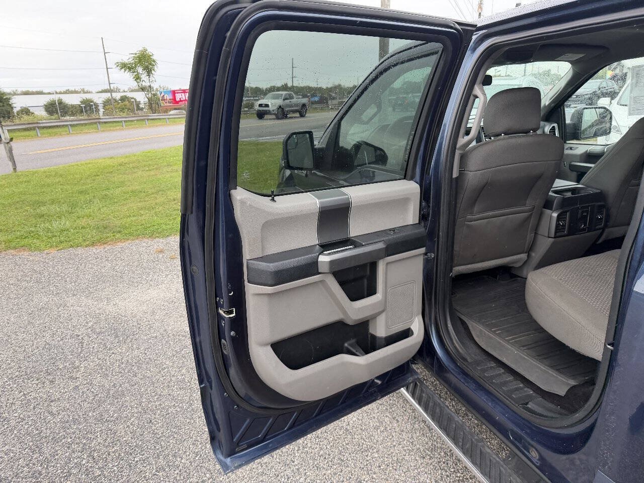 Used 2016 Ford F150 XLT w/ Equipment Group 302A Luxury AWD/4WD image 20