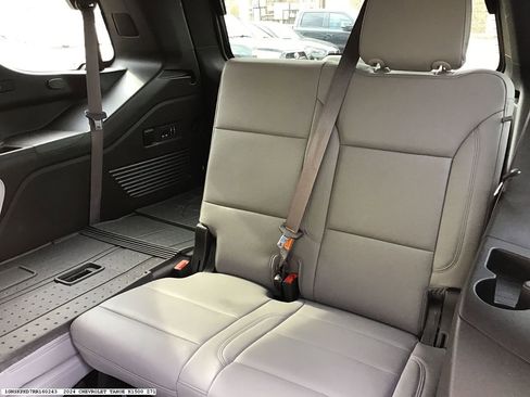 Used 2024 Chevrolet Tahoe Z71 w/ Luxury Package image 16